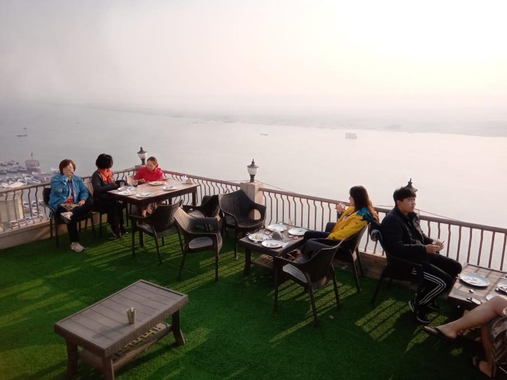 Hotel Sita Palace On Heritage Ghats Of Benaras Váránaszi Kültér fotó